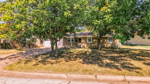 7521 S College Cir, North Richland Hills, TX 76180