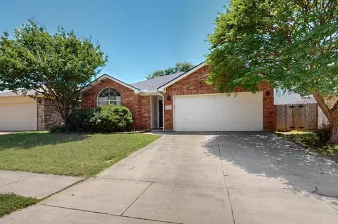 9016 Brushy Creek Trl, Fort Worth, TX 76118