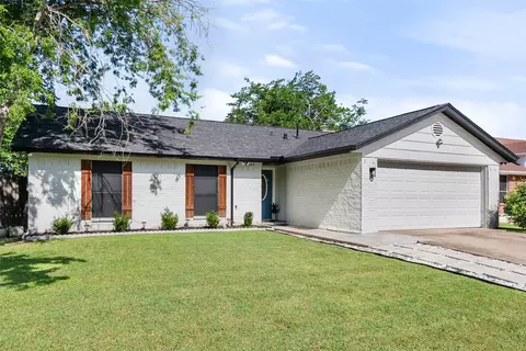 2937 Lake Park Dr, Grand Prairie, TX 75052