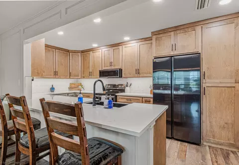 Kitchen - 2012 Island Cir, Tool, TX 75143 photo 1 of 4