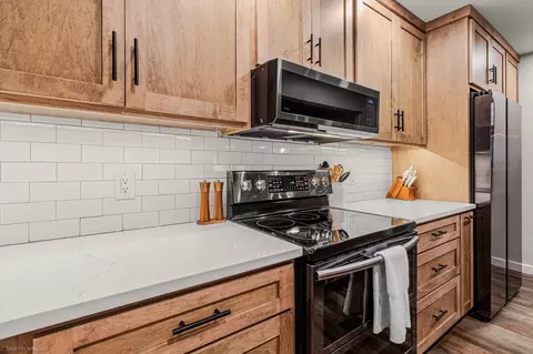 Kitchen - 2012 Island Cir, Tool, TX 75143 photo 4 of 4