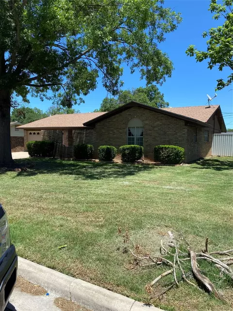 4410 Rosewood Dr, Brownwood, TX 76801