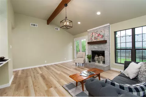 Living - 3918 Trinity Dr, Temple, TX 76504 photo 2 of 4