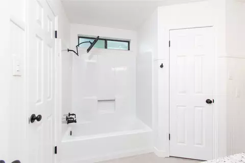 Bath - 3918 Trinity Dr, Temple, TX 76504 photo 2 of 3