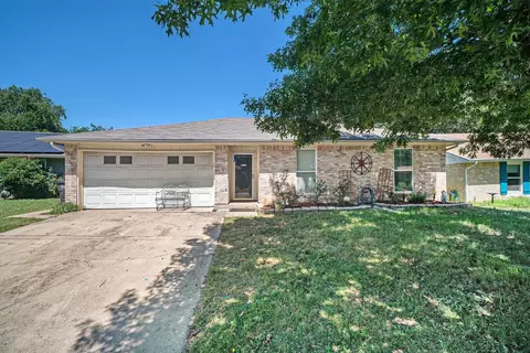 816 Cross Timbers Dr, Fort Worth, TX 76108