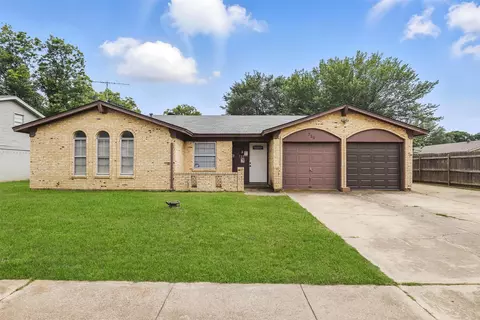 725 Meadowview Dr, Crowley, TX 76036