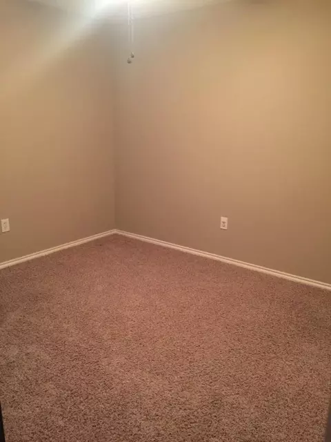 412 N Sierra Trl, Pilot Point, TX 76258 photo 9