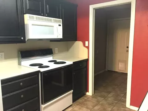 412 N Sierra Trl, Pilot Point, TX 76258 photo 4