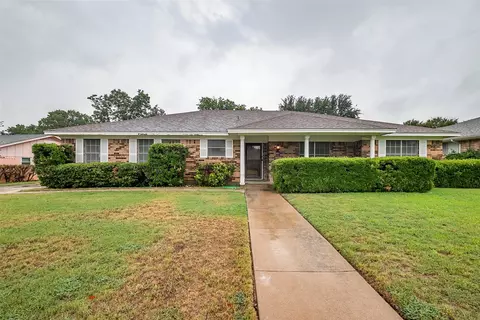 4313 Barcelona Dr, Fort Worth, TX 76133