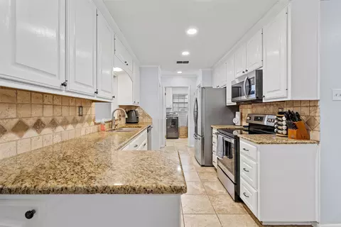 Kitchen - 22 Buttercup Cir, Waco, TX 76708 photo 3 of 3