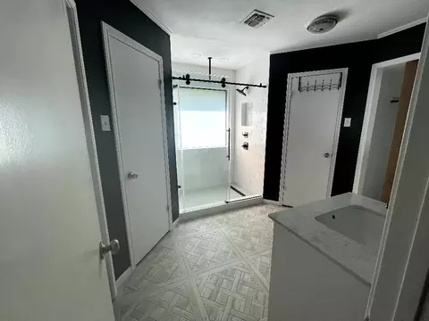 Bath - 22 Buttercup Cir, Waco, TX 76708 photo 2 of 7