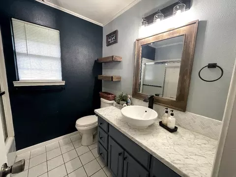 Bath - 22 Buttercup Cir, Waco, TX 76708 photo 4 of 7