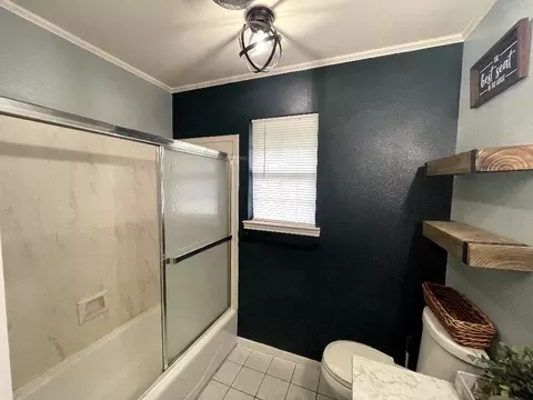 Bath - 22 Buttercup Cir, Waco, TX 76708 photo 5 of 7