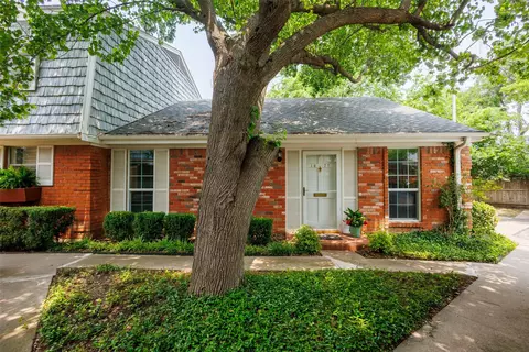 1077 Roaring Springs Rd, Fort Worth, TX 76114
