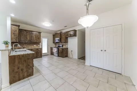 Kitchen - 232 Lovers Path Dr, Springtown, TX 76082 photo 4 of 4