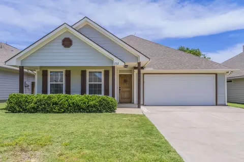 Exterior - 232 Lovers Path Dr, Springtown, TX 76082 photo 2 of 7