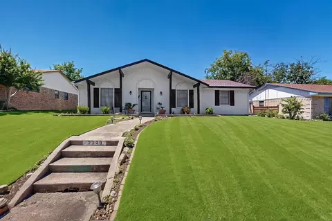 2329 Greenhill Dr, Mesquite, TX 75150
