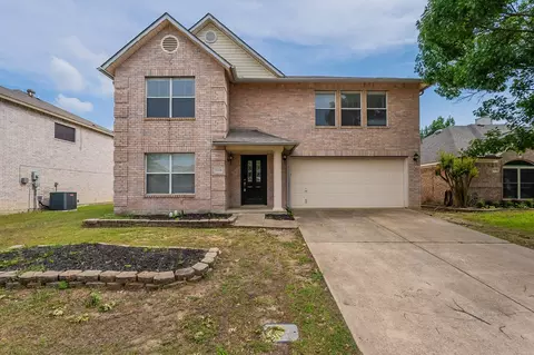 5220 Dillon Cir, Haltom City, TX 76137