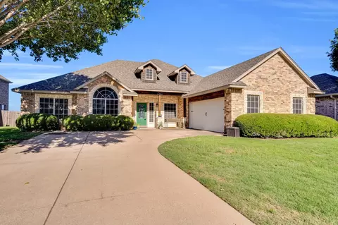114 Winters Edge Dr, Red Oak, TX 75154