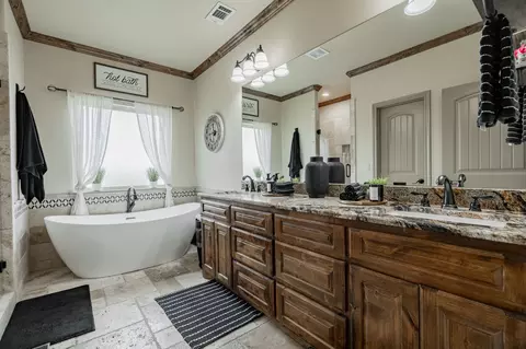 Bath - 3547 County Road 1092, Celeste, TX 75423 photo 2 of 4