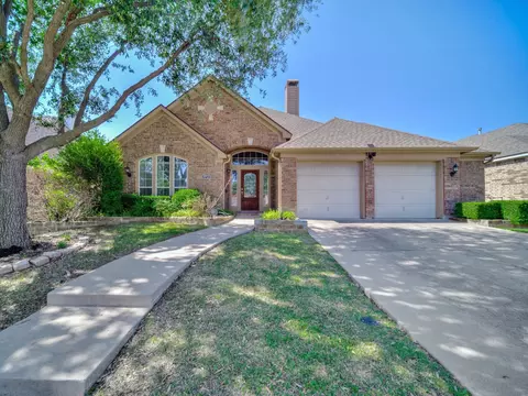 8713 Deepwood Ln, Fort Worth, TX 76123