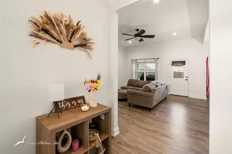 Entry Way - 7010 Jet Stream Dr, Abilene, TX 79606 photo 2 of 5
