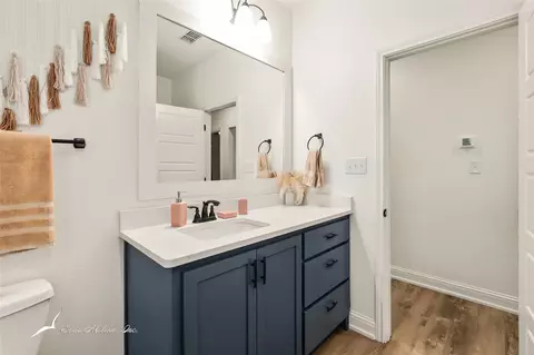 Bath - 7010 Jet Stream Dr, Abilene, TX 79606 photo 5 of 5