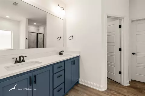 Bath - 7010 Jet Stream Dr, Abilene, TX 79606 photo 1 of 5