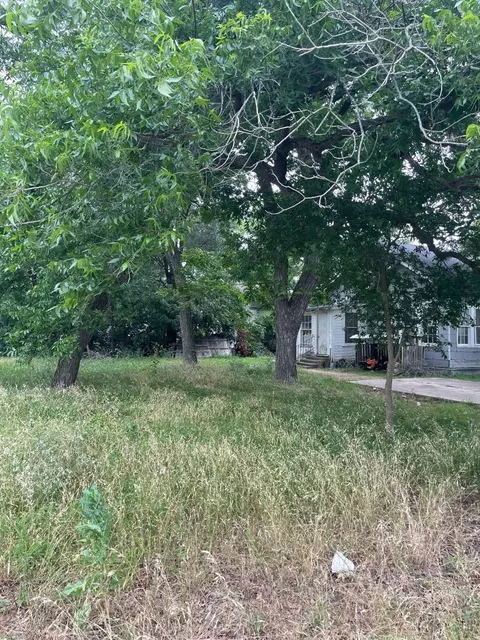 801 E Limestone Ave, Mart, TX 76664 photo 3