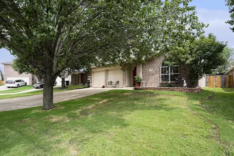 10216 Scurry Ct, Fort Worth, TX 76108