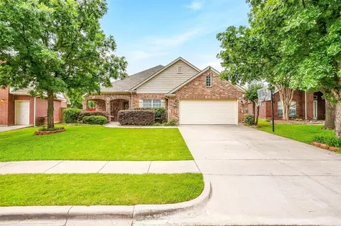628 Bur Oak Dr, Burleson, TX 76028