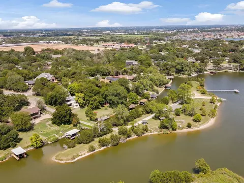 1013 Laguna Vista Ct, Granbury, TX 76048