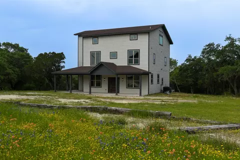 8600 Lakeview Dr, Cleburne, TX 76033
