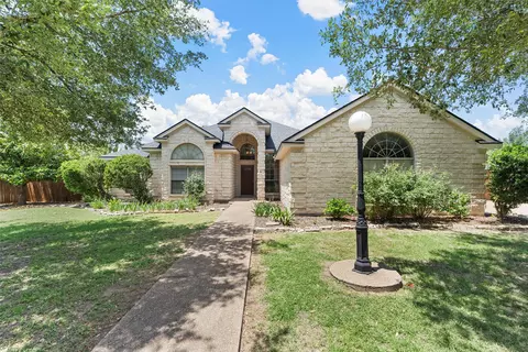 621 S Ruidoso Downs Dr, Robinson, TX 76706