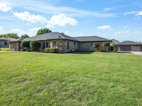 400 Brookview Dr, Decatur, TX 76234