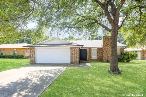 1008 Almond Dr, Mansfield, TX 76063