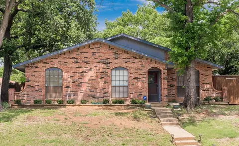 729 Mockingbird Dr, Lewisville, TX 75067