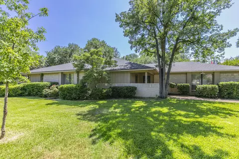 1604 Oak Hollow Dr, Woodway, TX 76712