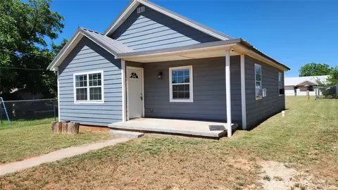 809 Bowie St, Sweetwater, TX 79556
