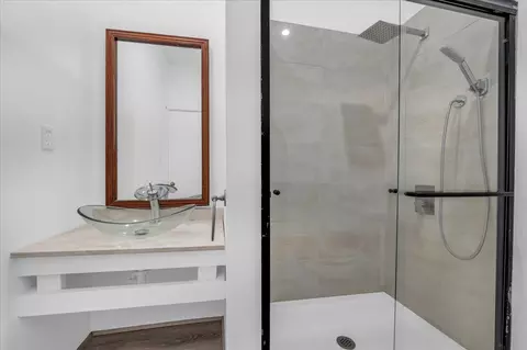 Bath - 2700 Pine Ave, Waco, TX 76708 photo 3 of 5