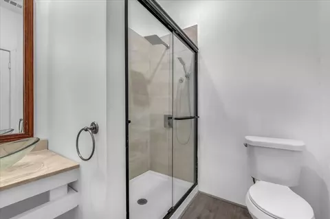 Bath - 2700 Pine Ave, Waco, TX 76708 photo 4 of 5