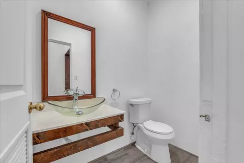 Bath - 2700 Pine Ave, Waco, TX 76708 photo 5 of 5