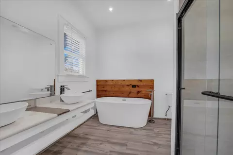 Bath - 2700 Pine Ave, Waco, TX 76708 photo 1 of 5