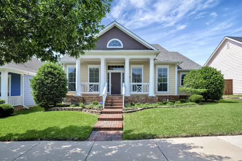 8256 Bridge St, North Richland Hills, TX 76180