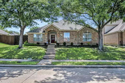 2404 Queens Ct, Carrollton, TX 75006
