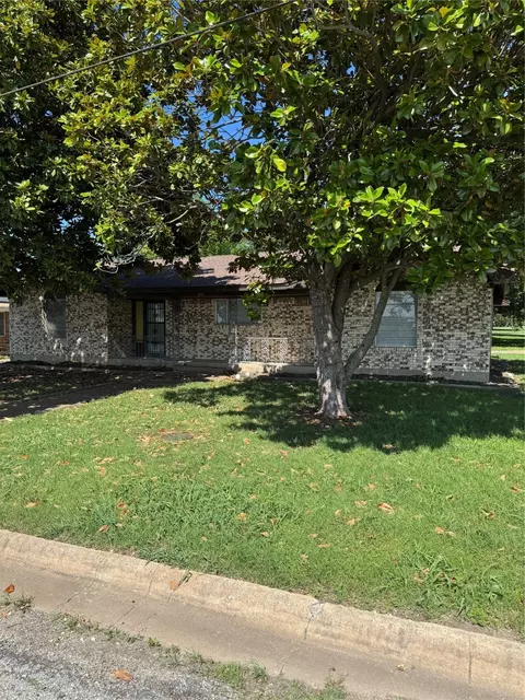 711 S Farmington Rd, Howe, TX 75459
