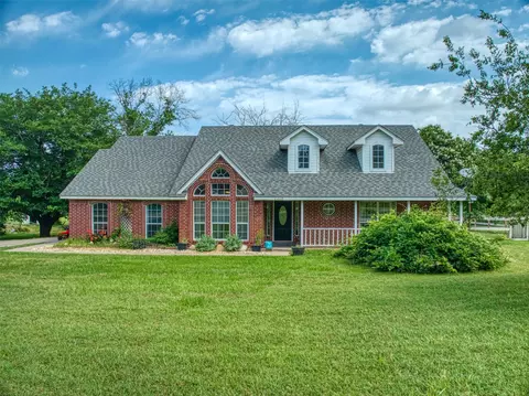 1210 Honeysuckle Dr, Keene, TX 76059