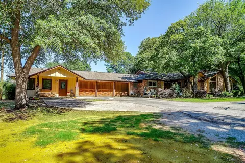 3401 Quail Ln, Arlington, TX 76016