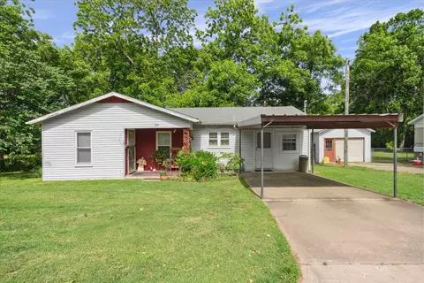 801 N Newsom St, Mineola, TX 75773