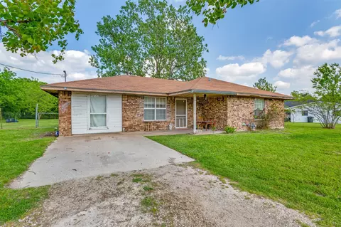 681 Lakeview Dr, Palmer, TX 75152